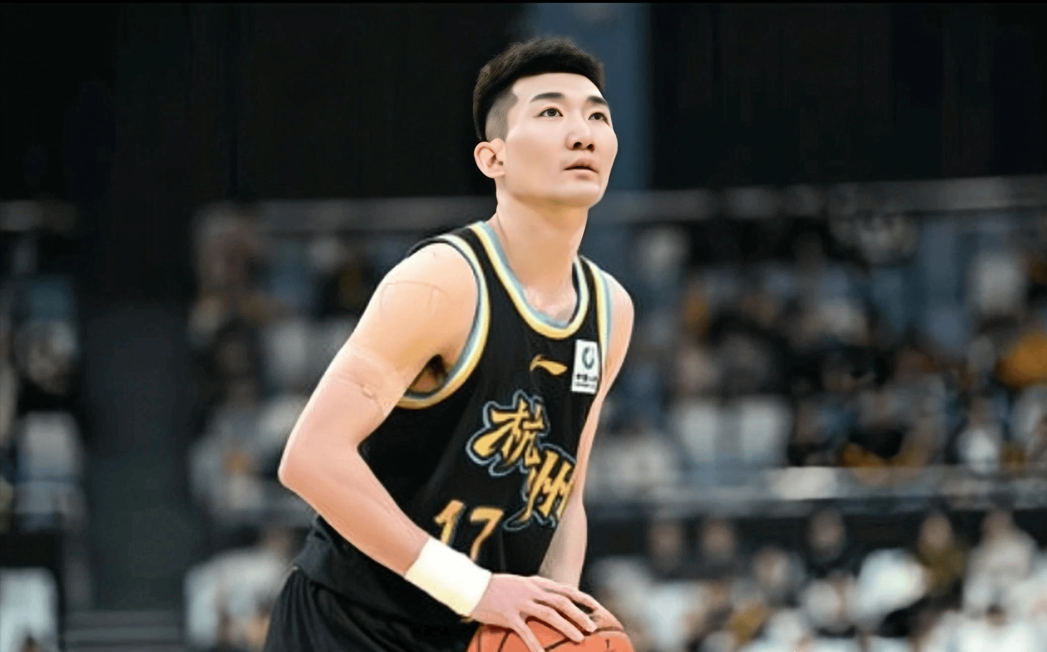 关于赛地聚焦——CBA季后赛今夜热度飙升，广厦男篮队长鼓劲，更衣室稳定，球队文化再被提及的信息中欧体育官方入口